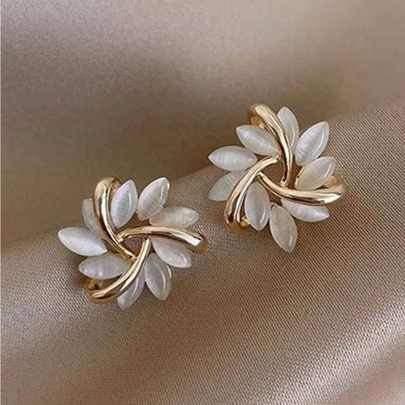 ✨Flower Stud Earring - Picture 2 of 6